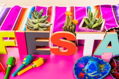 Fiesta renkli masa süslemeleri