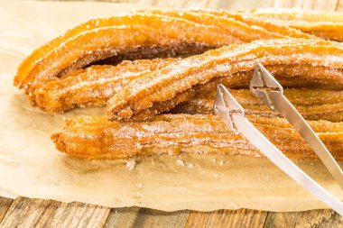 Churro toz şeker ile
