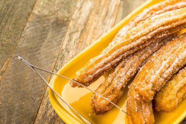 Churro toz şeker ile