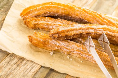 Churro toz şeker ile