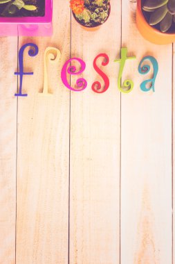 Fiesta renkli masa süslemeleri