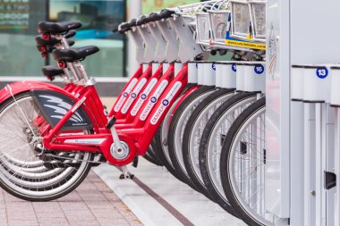 Kırmızı Kiralık Bisiklet