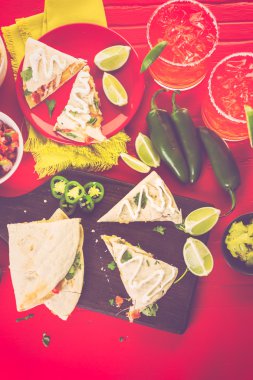Dilimlenmiş quesadilla yakın çekim
