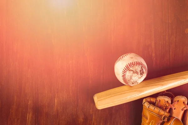 Zbliżenie na stare zużyte baseball sprzęt — Zdjęcie stockowe