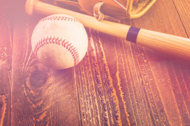 beyzbol topu ve eldiven 