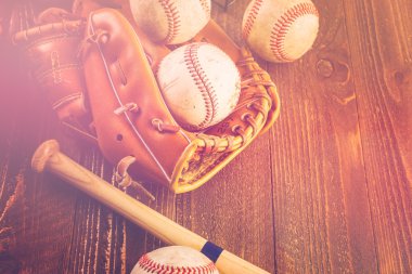 beyzbol topu ve eldiven 