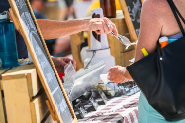 Çiftçiler piyasada bulunan alışveriş hafta sonu 