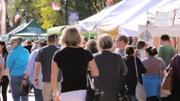 Compras de fim de semana no Mercado de Agricultores — Vídeo de Stock