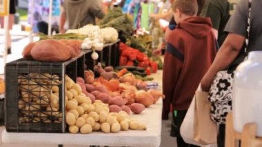 Çiftçiler piyasada bulunan alışveriş hafta sonu 