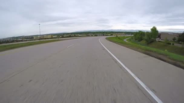 Conduire la route de la ville en été — Video