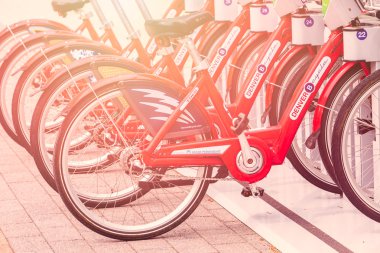 Kırmızı Kiralık Bisiklet