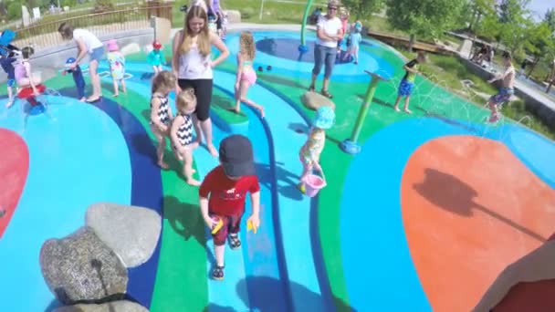 Splash park Bahçesi — Stok video