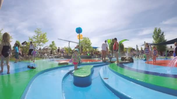 Splash park Bahçesi — Stok video