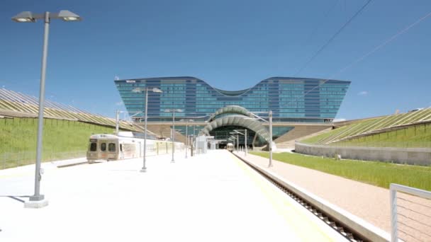 Denver Havaalanı banliyö tren istasyonu — Stok video