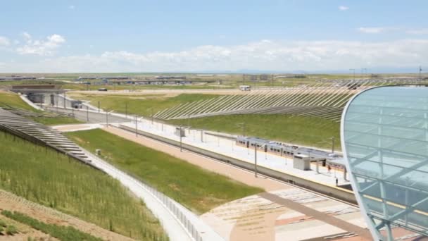 Denver Airport commuter treinstation — Stockvideo