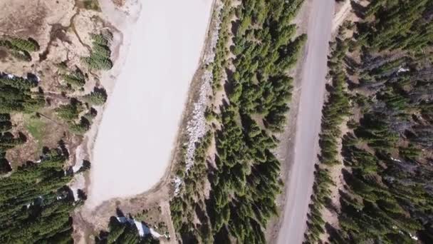 Letecký pohled na lyžařský areál v létě. — Stock video