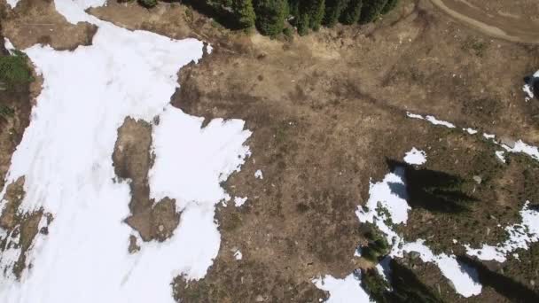 Flygfoto över skidorten i sommar. — Stockvideo