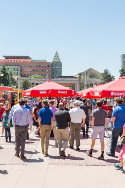 Gıda kamyonları Civic Center yiyor olay için.