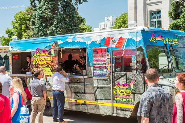Camiones de comida para el evento Cívico Center Eats . — Foto de Stock