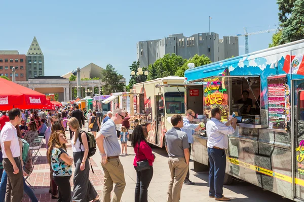 Food trucks for Civic Center Eats event. — Stock Photo, Image