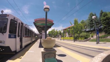 Şehir merkezindeki Littleton hafif raylı sistem istasyonu