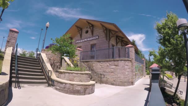 Downtown Littleton light rail station in the Summer. — Stock Video