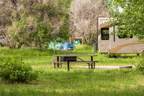 Zomer kamperen op park — Stockfoto