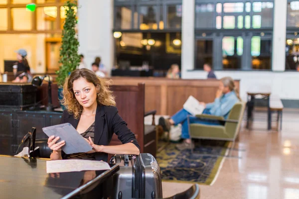 Vrouw op Union Station — Stockfoto