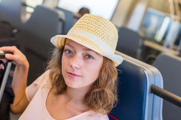 Young woman traveling — Stock Photo, Image