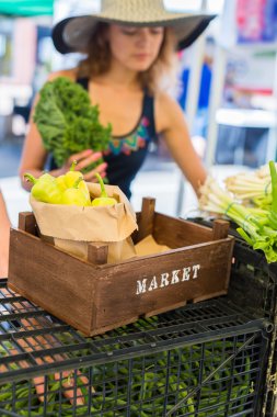 Genç kadın çiftçiler Market