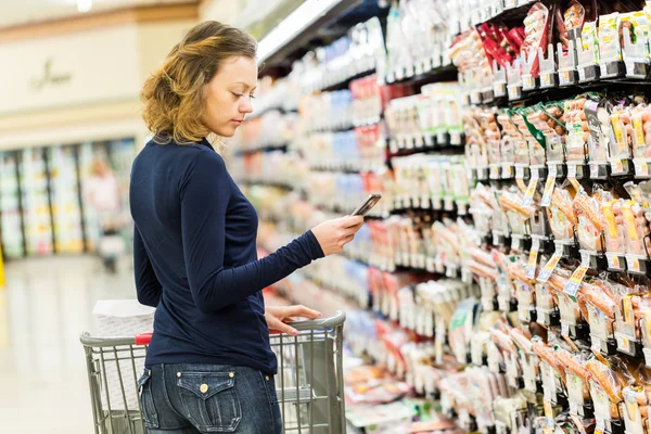 Woman at Grocery shopping — Stock Photo, Image