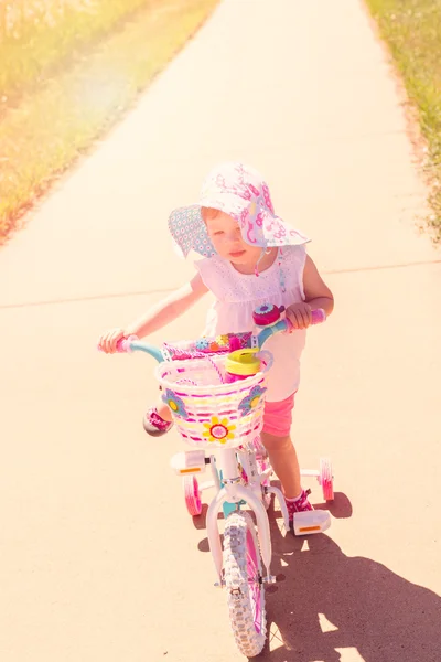 Toddler learning how to ride bicycle — Stock Photo, Image