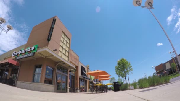 典型的北美户外购物商场 — 图库视频影像