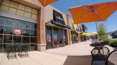 Tipik Kuzey Amerika Açık alışveriş merkezi