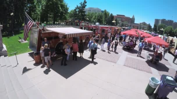 Food trucks at the Civic Center — Stock Video