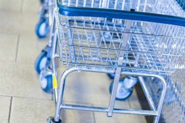 Metal çamaşır sepetleri