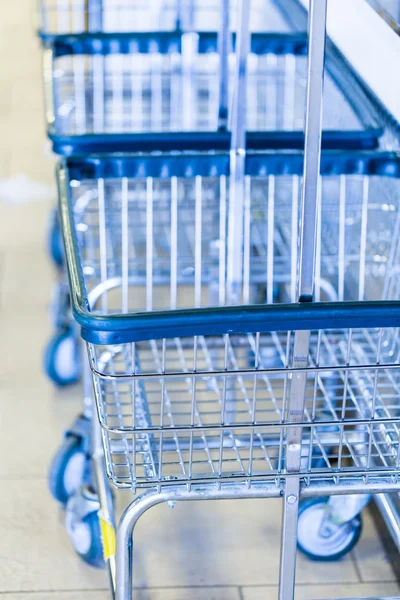 Metal çamaşır sepetleri