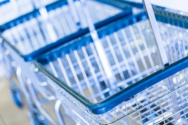 Metal çamaşır sepetleri