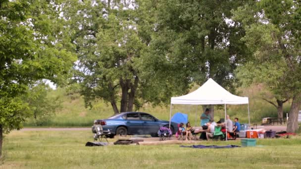 Kemah musim panas di Cherry Creek State Park — Stok Video