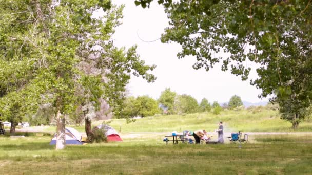 Kemah musim panas di Cherry Creek State Park — Stok Video