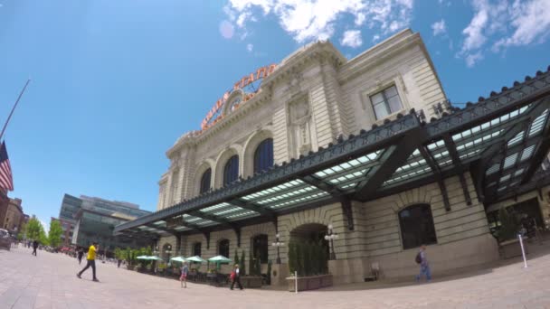 Plaza frente a la Union Station . — Vídeo de stock