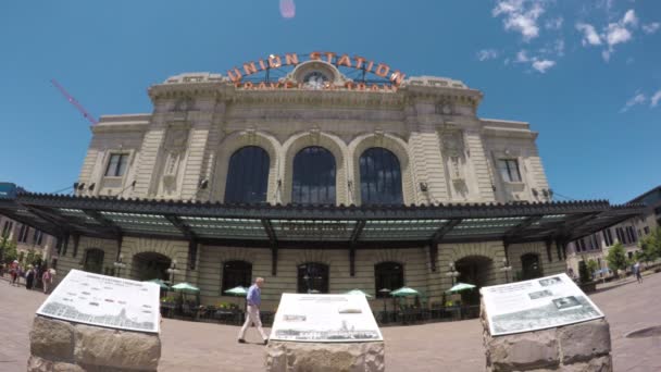 Plaza frente a la Union Station . — Vídeo de stock