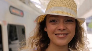 tren ile seyahat kadın