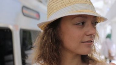 tren ile seyahat kadın