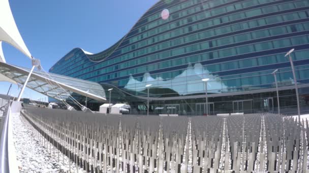 Aeropuerto Internacional de Denver con hotel Westin . — Vídeos de Stock