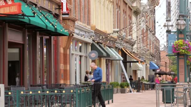 Historiska Larimer torget i sommar. — Stockvideo