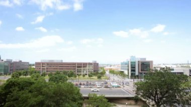 Yaz aylarında tarihsel Larimer Meydanı.