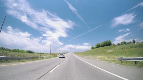 Samochodem na autostradzie interstate. — Wideo stockowe