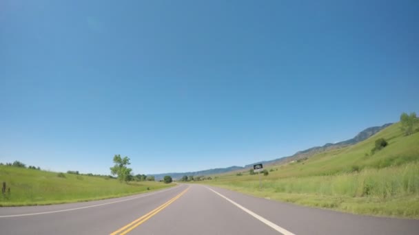 Car driving through grassland — Stock Video