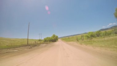 Güney Denver kırsal toprak yolda araba araba